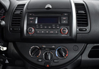 Подержанный автомобиль Nissan Note 2011 года (16 фото)