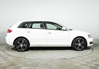 Подержанный автомобиль Audi A3 Hatchback 2012 года (4 фото)