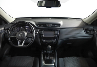 Подержанный автомобиль Nissan X-Trail 2019 года (9 фото)