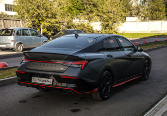 Подержанный автомобиль Hyundai Elantra Sedan 2024 года (6 фото)