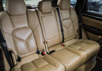 Подержанный автомобиль Porsche Cayenne 2017 года (33 фото)