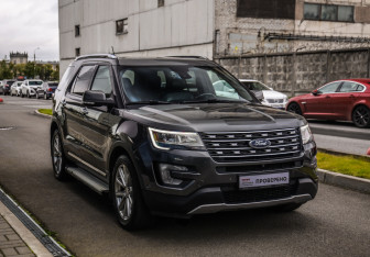 Подержанный автомобиль Ford Explorer 2017 года (5 фото)