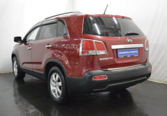 Подержанный автомобиль Kia Sorento 2012 года (7 фото)