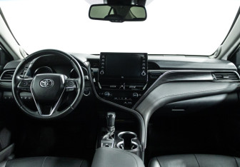 Подержанный автомобиль Toyota Camry Sedan 2021 года (13 фото)