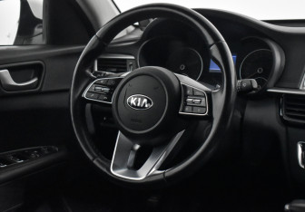 Подержанный автомобиль Kia Optima Sedan 2019 года (17 фото)