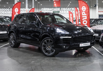 Подержанный автомобиль Porsche Cayenne 2017 года (5 фото)