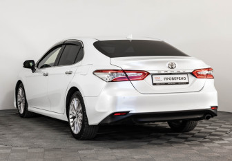 Подержанный автомобиль Toyota Camry Sedan 2019 года (11 фото)