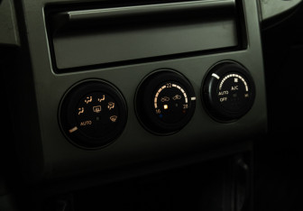 Подержанный автомобиль Nissan X-Trail 2006 года (16 фото)