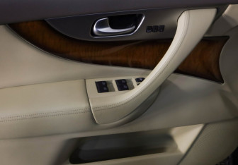 Подержанный автомобиль Infiniti FX 2012 года (26 фото)