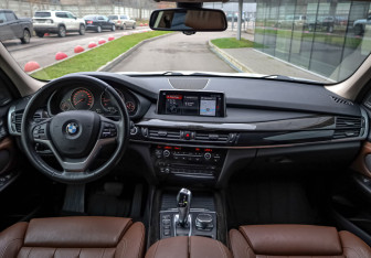 Подержанный автомобиль BMW X5 2018 года (9 фото)