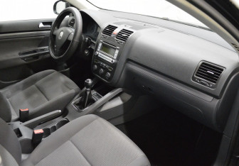 Подержанный автомобиль Volkswagen Jetta Sedan 2007 года (11 фото)