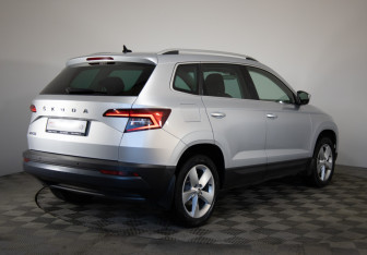 Подержанный автомобиль Skoda Karoq 2020 года (5 фото)