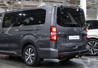 Подержанный автомобиль Toyota ProAce 2018 года (10 фото)