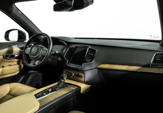 Подержанный автомобиль Volvo XC90 2017 года (9 фото)