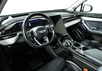 Подержанный автомобиль Geely Atlas 2024 года (11 фото)