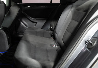 Подержанный автомобиль Volkswagen Jetta Sedan 2012 года (9 фото)