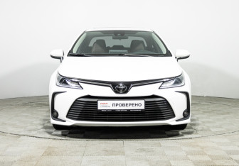 Подержанный автомобиль Toyota Corolla Sedan 2021 года (2 фото)