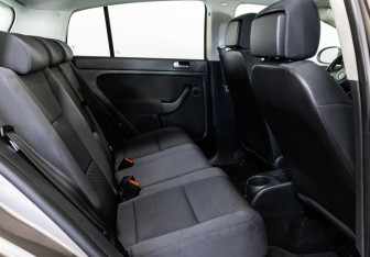 Подержанный автомобиль Volkswagen Golf Plus 2011 года (17 фото)