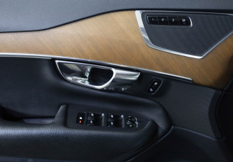 Подержанный автомобиль Volvo XC90 2016 года (22 фото)