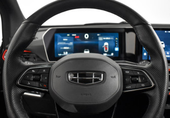 Подержанный автомобиль Geely Coolray 2023 года (16 фото)