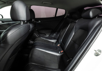 Подержанный автомобиль Kia Stinger 2018 года (10 фото)