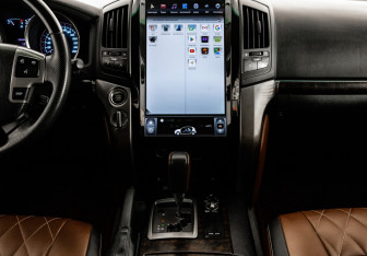 Подержанный автомобиль Toyota Land Cruiser Suv 2011 года (14 фото)