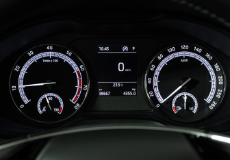 Подержанный автомобиль Skoda Karoq 2020 года (12 фото)