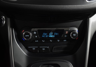 Подержанный автомобиль Ford Kuga 2014 года (17 фото)