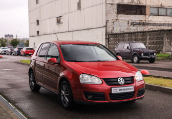Подержанный автомобиль Volkswagen Golf Hatchback 2008 года (5 фото)