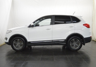 Подержанный автомобиль Chery Tiggo 5 2015 года (8 фото)