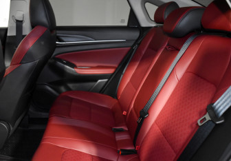 Подержанный автомобиль Changan Eado Plus 2023 года (13 фото)