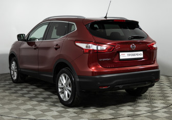 Подержанный автомобиль Nissan Qashqai 2014 года (7 фото)
