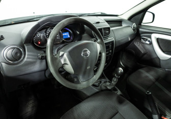 Подержанный автомобиль Nissan Terrano 2016 года (11 фото)