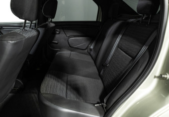 Подержанный автомобиль Renault Logan Sedan 2011 года (10 фото)