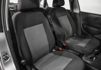 Подержанный автомобиль Volkswagen Polo Sedan 2015 года (18 фото)
