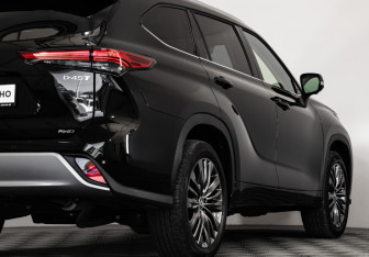 Подержанный автомобиль Toyota Highlander 2025 года (7 фото)