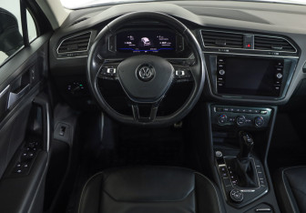 Подержанный автомобиль Volkswagen Tiguan 2020 года (11 фото)