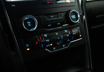 Подержанный автомобиль Ford Explorer 2019 года (17 фото)