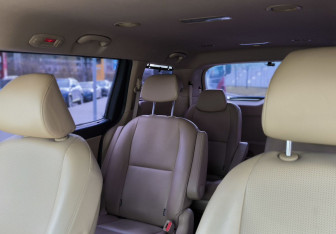 Подержанный автомобиль Kia Carnival 2019 года (12 фото)