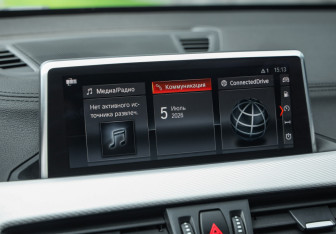 Подержанный автомобиль BMW X1 2020 года (18 фото)