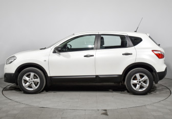 Подержанный автомобиль Nissan Qashqai 2013 года (8 фото)