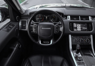 Подержанный автомобиль Land Rover Range Rover Sport 2015 года (14 фото)