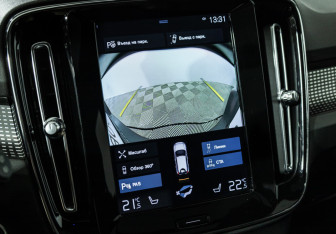 Подержанный автомобиль Volvo XC40 2018 года (19 фото)