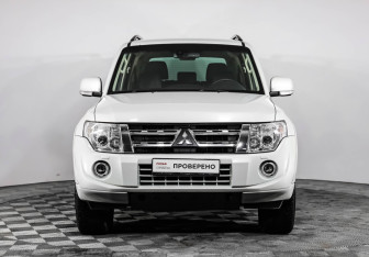 Подержанный автомобиль Mitsubishi Pajero 2014 года (2 фото)