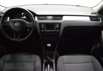 Подержанный автомобиль Skoda Rapid Liftback 2017 года (14 фото)