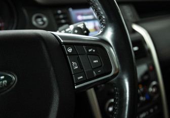 Подержанный автомобиль Land Rover Discovery Sport 2016 года (25 фото)