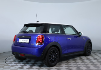 Подержанный автомобиль MINI Hatch 2019 года (5 фото)