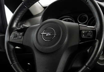 Подержанный автомобиль Opel Corsa 2011 года (11 фото)