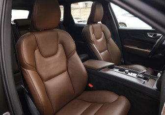 Подержанный автомобиль Volvo XC60 2021 года (32 фото)