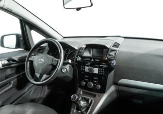 Подержанный автомобиль Opel Zafira Compactvan 2010 года (9 фото)